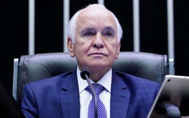 Vitória de aliado de Bolsonaro sobre candidato próximo a Lula evidencia força do ex-presidente no Congresso.